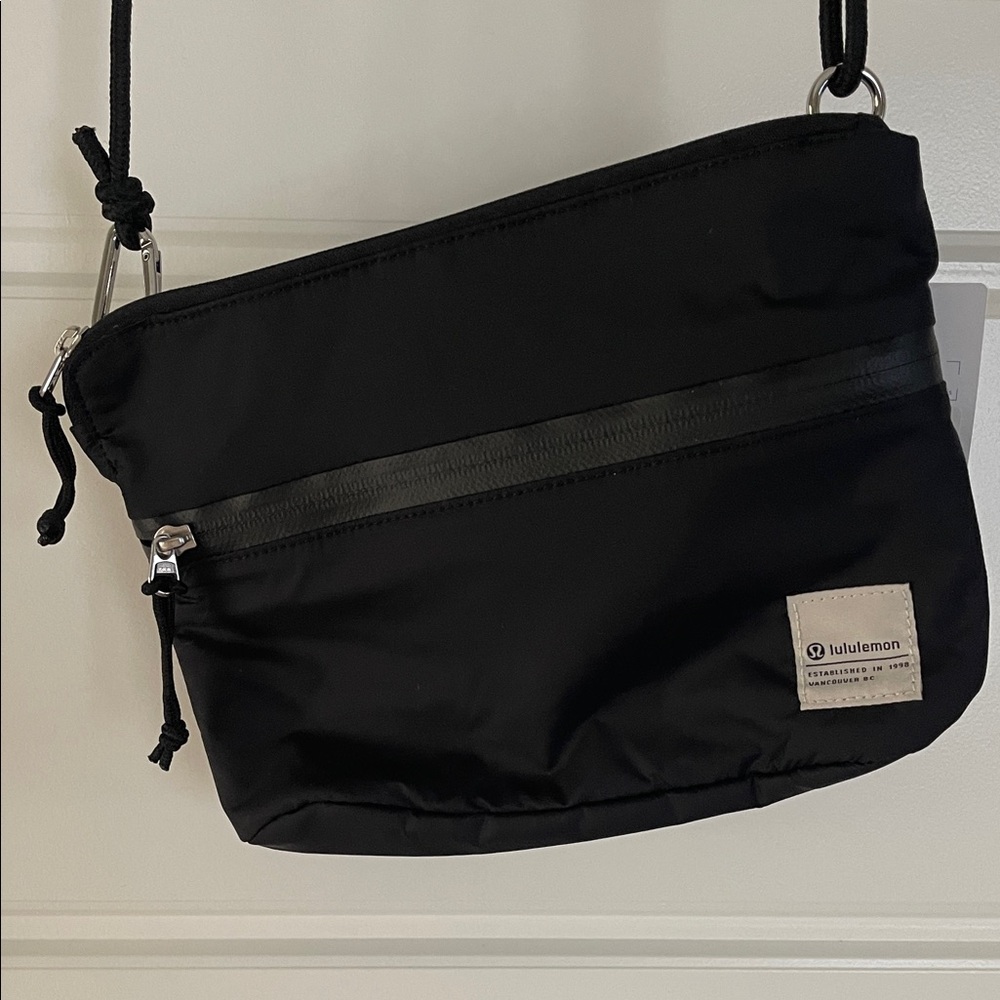 lululemon athletica Black cross body bag.